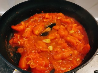 茄汁花菜,炒至番茄软烂。
