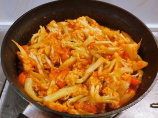 茄汁花菜,翻炒均匀，关火出锅。