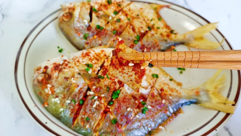 盐焗烤鱼,鱼片经过烘烤酥酥的。