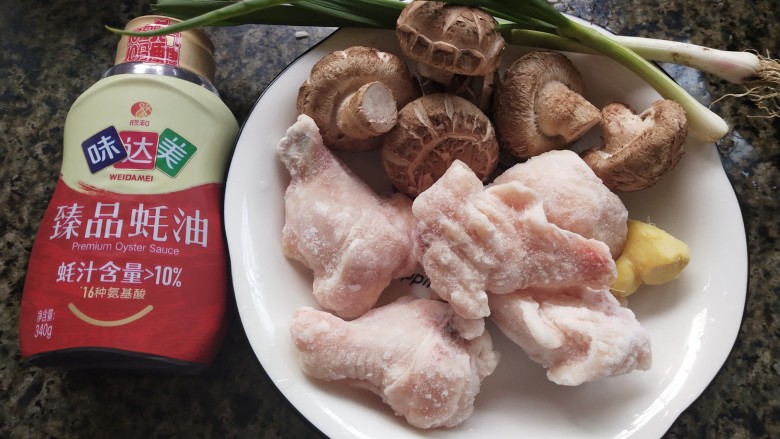 姜葱冬菇蒸滑鸡,食材亮相