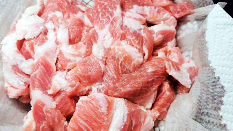 白菜烩小酥肉,猪肉切长条块