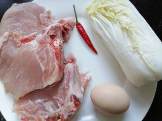 白菜烩小酥肉,准备好所需食材