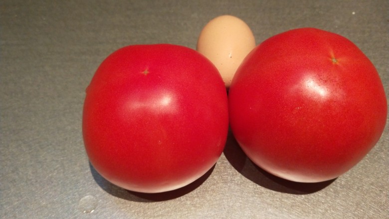 虾滑汤,<a style='color:red;display:inline-block;' href='/shicai/ 59'>番茄</a>两个洗干净，鸡蛋一个