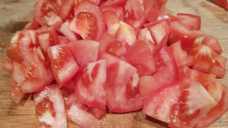 虾滑汤,番茄切成小块