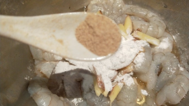 虾滑汤,加入胡椒粉