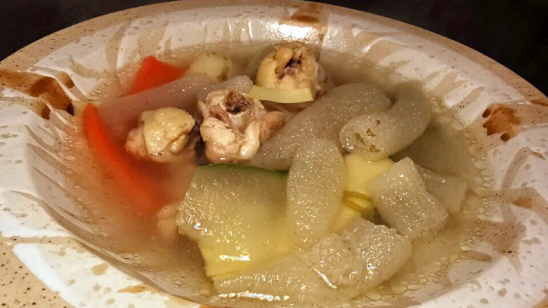 竹荪鸡汤,脆脆的竹荪不再寡味，吸满鸡汤，太好吃了。