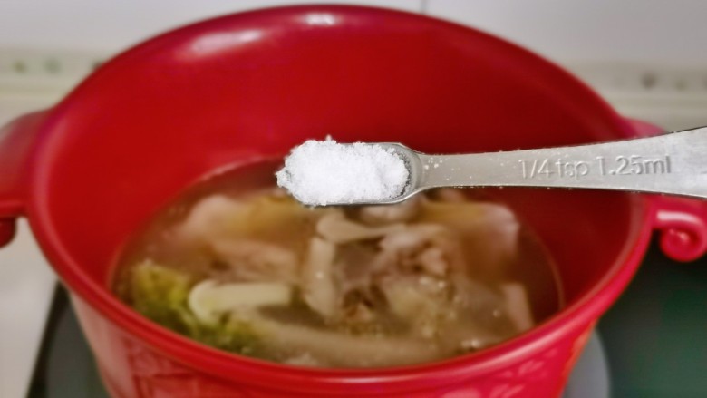 竹荪鸡汤,按个人口味加入盐。
