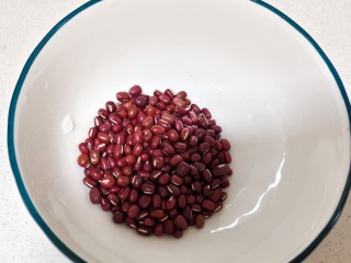 桂圆红枣八宝粥,准备一点红豆