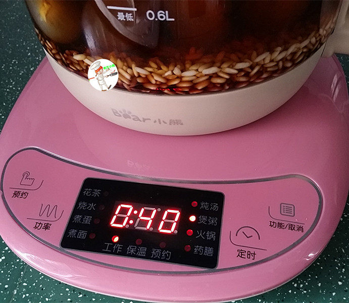 桂圆红枣八宝粥,选择养生壶上面的煲粥功能，时间需要40分钟左右