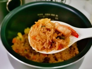 腊味糯米饭,撒上葱花拌均匀即可食用。