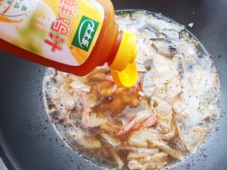 驱寒汤,加入一勺黑胡椒粉，适量食盐和鸡汁调味