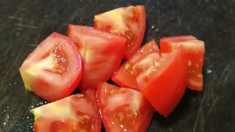 腐竹番茄炖肉,番茄切块