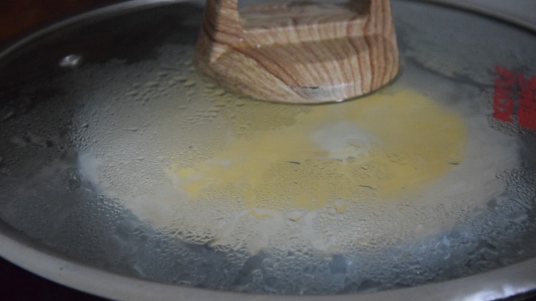 豆腐蒸水蛋,上开水锅，大火蒸15分钟