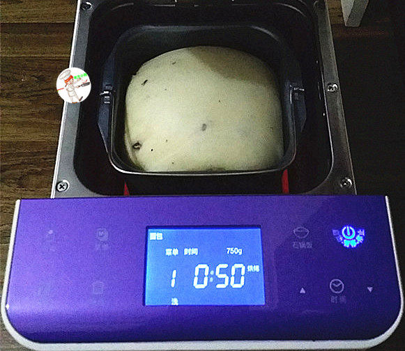   蔓越莓甜面包（一键式）,当时间还剩余50分钟时，看见面包已发酵完成，开始烘烤