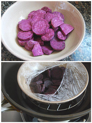紫薯凉糕,紫薯去皮切块放入碗里。蒸锅加水大火烧开以后，将紫薯放入蒸锅大火蒸12分钟左右，直到紫薯软烂；