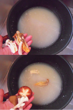 一品蘑菇煲,在白汤里加入耐煮的蘑菇，如金针菇、白玉菇等，煮10分钟。继续加入香菇、姬菇等煮5分钟。