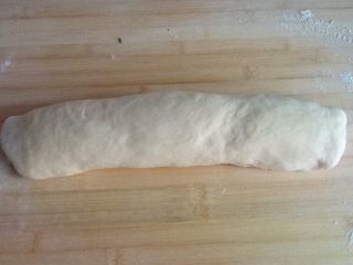 奶酪培根面包卷,卷成长条形
