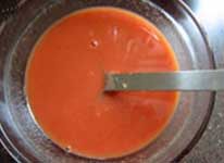 茄汁虾球,所有酱汁材料放进大碗，搅拌均匀备用