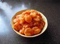 茄汁虾球,至每个虾仁都均匀沾裹上酱汁，关火装盘即可