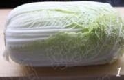 韩式辣白菜,两公斤左右大白菜一颗，撕去表面干枯发黄的叶片。