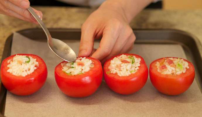 番茄盅,组装炒饭番茄盅。