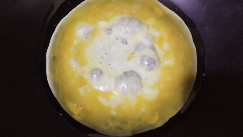 白萝卜炒鸡蛋,起油锅，下入蛋液