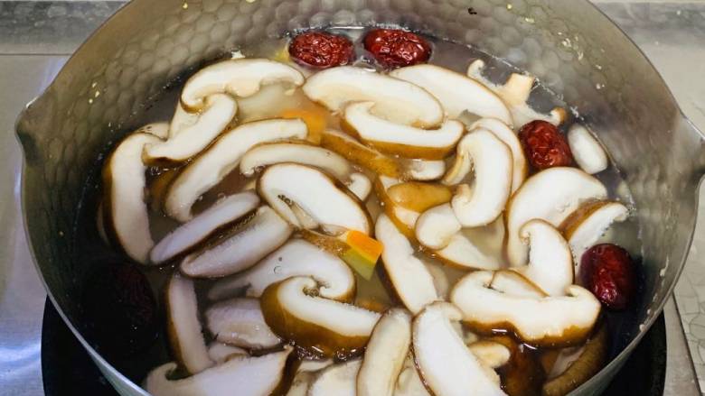 轻补养胃山药枸杞汤,放香菇