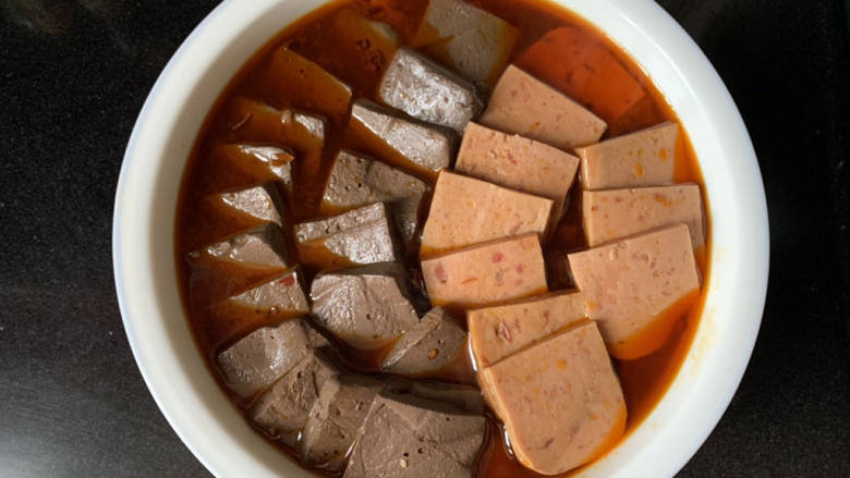 红焖牛肉煲,煮开盛入碗中