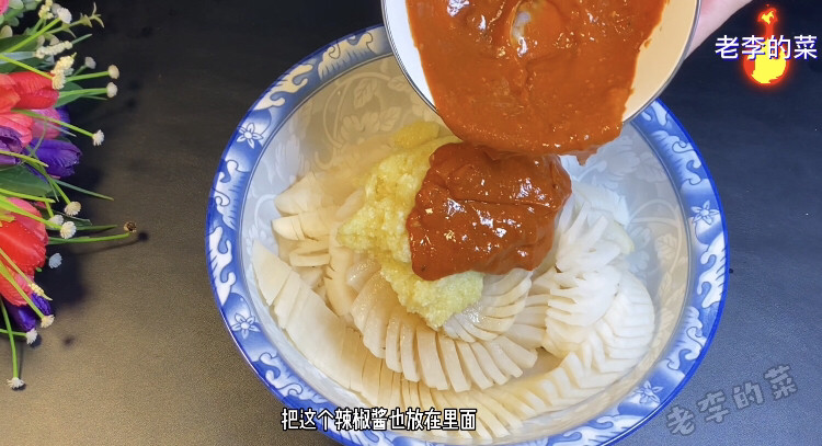 解油解腻又下饭的朝鲜族辣萝卜,加入调好的辣椒酱