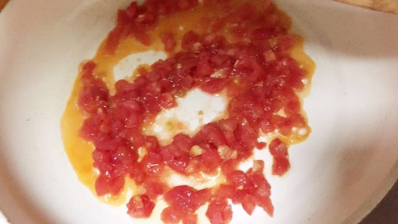 宝宝营养餐（1岁+）-番茄蔬菜肉酱蝴蝶面 ,倒入番茄碎翻炒
