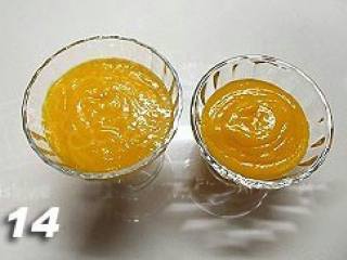杨枝甘露,将芒果肉340克加1/2的糖浆水，放入搅拌机内搅成泥，放入容器内密封冷藏。