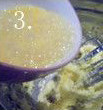 杏仁小酥饼,分次少量的加入打散的全蛋液，打均匀；