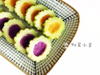 紫薯南瓜苦瓜圈,色彩诱人，不过还是觉得有点苦，不是小芽的菜