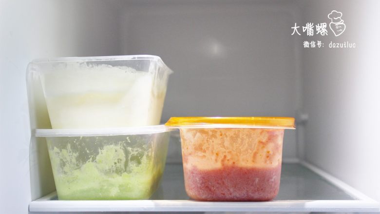 很蔬菜很哈根达斯,将搅拌好的冰淇淋液放入冰箱冷冻2小时—4小时即可（忍饥挨饿的搅拌榨汁，我相信你不会让它孤单的在冰箱里寂寞的呆上四个钟头的——）

