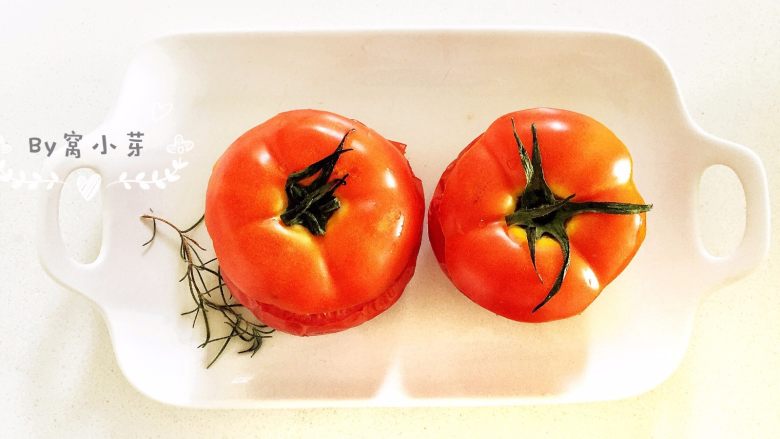 番茄肉糜蛊—给宝宝小小“心”的惊喜,此时也可以把之前挖出的番茄馕，淋入番茄盅一起吃。