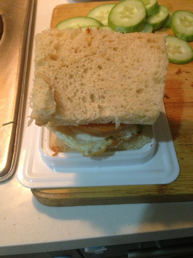 自制三明治,再铺一片面包