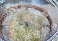 冬瓜莲米绿豆粥,再次沸腾后，大火煮1分钟左右，不要盖盖