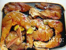 苏式熏鱼,放入切好的鱼块，腌制3个小时，中间可以翻动几次，使之入味