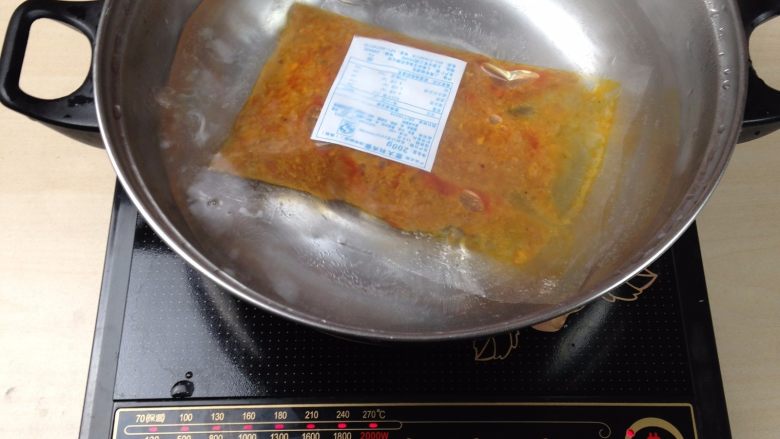 意大利肉酱焗意面, 水烧开后放入料包带包装水煮加热10分钟
