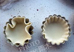 饺子皮紫薯挞,<a style='color:red;display:inline-block;' href='/shicai/ 4346'>饺子皮</a>放在蛋挞模中，可以刷点油。