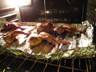 红酒烤鸡翅 ,烤箱预热450F （232C），烤15min即可。