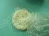 平底锅版米批萨,剩米饭，放入保鲜袋，用手压成小圆饼