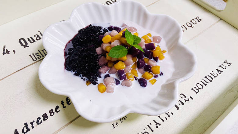 紫米酒酿牛奶芋圆,成品图