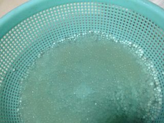 臣不二的芒果西米露〜,全透明的西米用清水冲洗掉淀粉 晶莹剔透吧