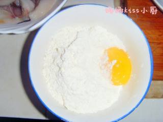 椒盐小龙鱼,底筋粉加玉米淀粉打个鸡蛋