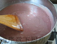 椰浆双薯西米露,将浓汁重新倒入小锅，边搅拌边小火煮至微微沸腾
