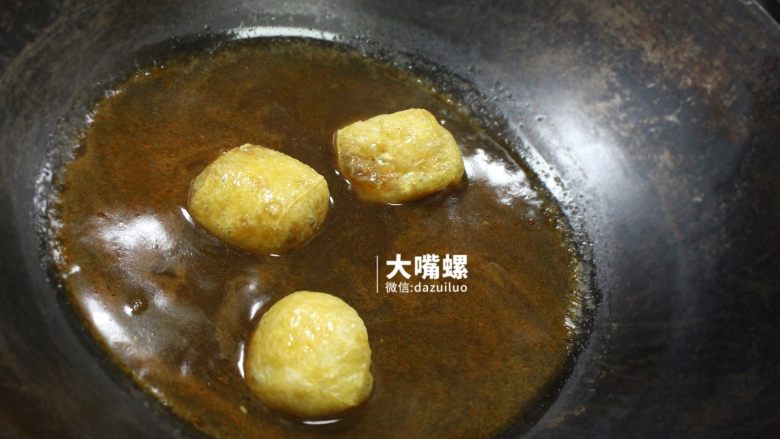 正宗柳州螺蛳粉丨大嘴螺,豆腐泡，所谓的螺蛳粉标配，因为其能完美的融入螺蛳粉的汤汁，煮煮更进味哦