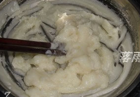 冰皮月饼,面糊变透并慢慢凝固，等水分收干即可离火