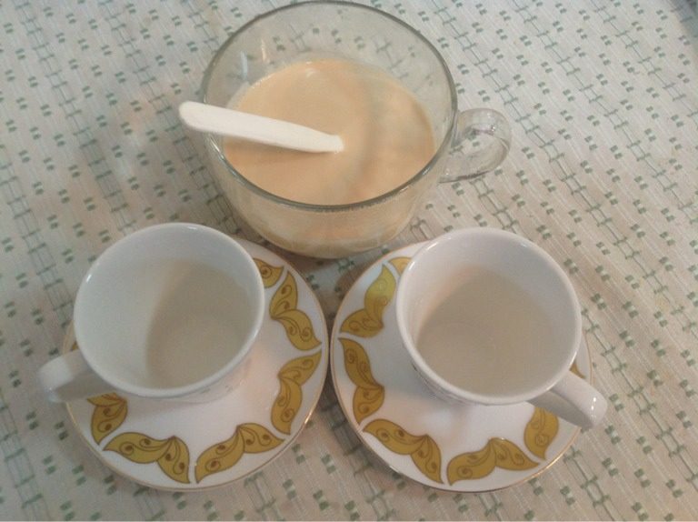 蓝莓奶茶,如图：早餐饮品好了。