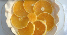 香橙派,摆入香橙片，刷上蜂蜜水。烤的时候再刷2-3次蜂蜜水